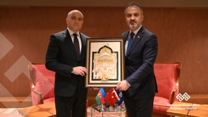 Mədəniyyət naziri Anar Kərimov Bursa Böyükşəhər Bələdiyyə başçısı ilə görüşüb