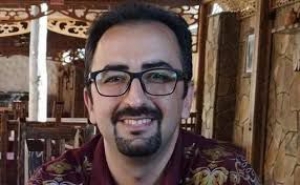 “Tanrının əzbər bildiyi bir mahnıdır səsin” – Ümid Nəccarinin şeirləri