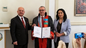 Şəmsəttin Kuzə&ccedil;inin &ldquo;Kərk&uuml;k&uuml;n g&uuml;nəşi&rdquo; kitabının təqdimatı ke&ccedil;irildi