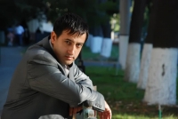 “Mənim nəyim vardır, sevdadan başqa” – Özbəkistanın tanınmış şairi Qeyrət Məciddən şeir boxçası