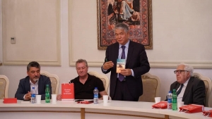 Qırğızıstanın Xalq yazıçısı Sultan Rayevin azərbaycanca ilk kitabının təqdimatı oldu