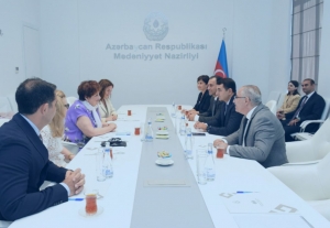 Mədəniyyət Nazirliyində görkəmli opera müğənnisi Tamara Sinyavskaya ilə görüş olub